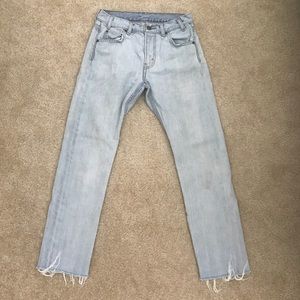 Women’s high waisted Levi’s with pocket design